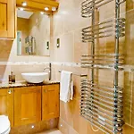 Watermark Apartment *